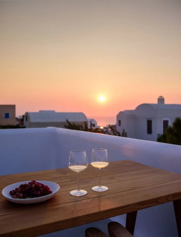 Oia Treasures Art Suites