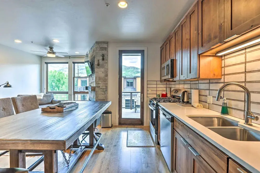 3 Mi to Dillon Reservoir: Condo w/ Balcony!