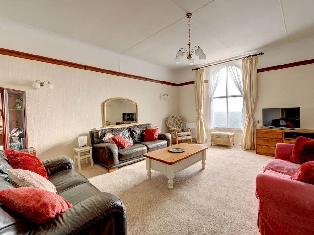 Bright, Spacious Apartment in Tenby, Looking out Onto Castle Beach