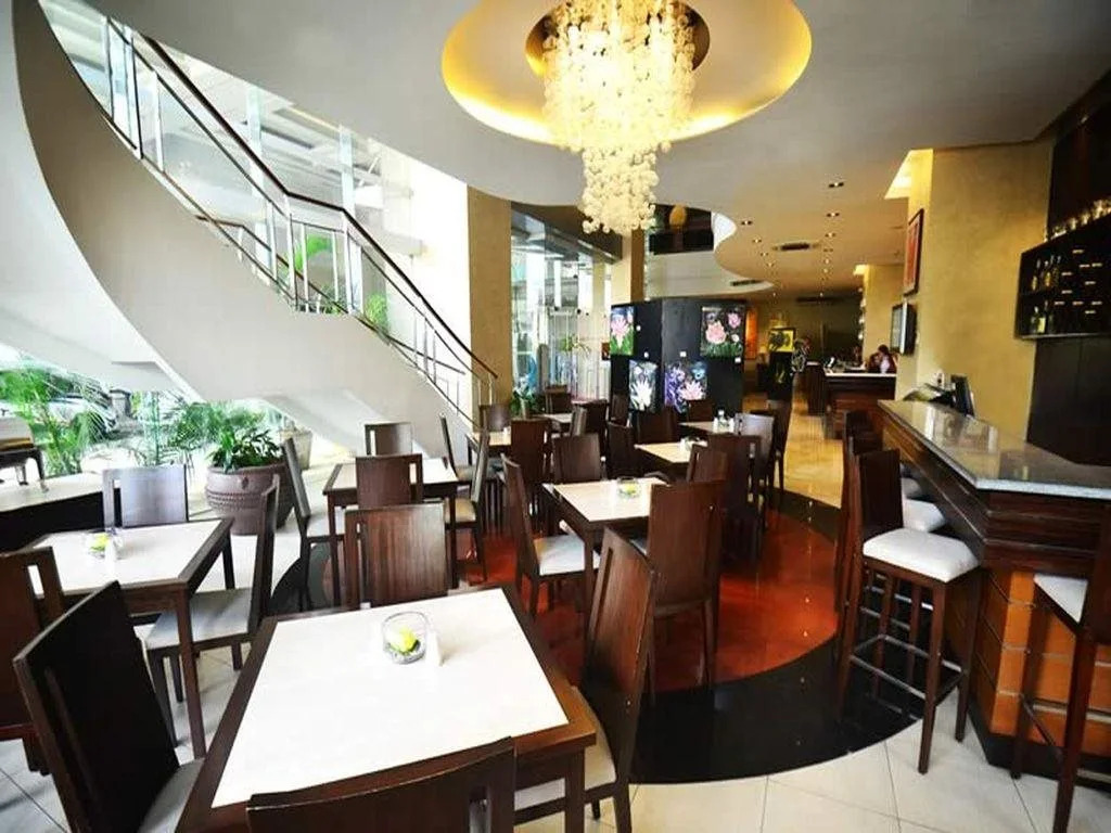 Lancaster Hotel by Central Flats