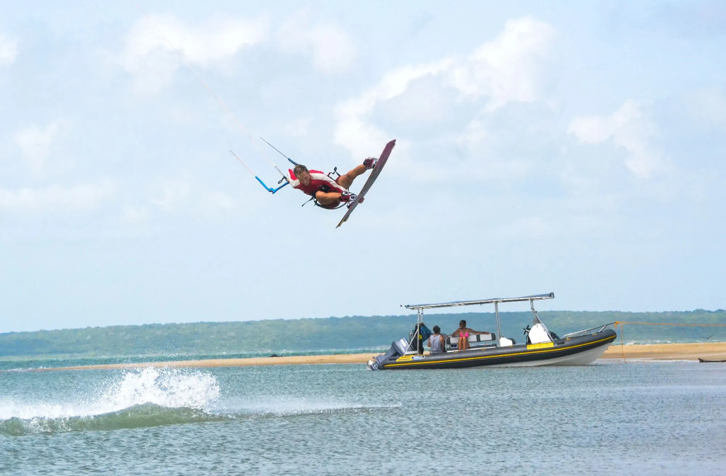 Dolphin Beach Resort - Dolphins, Kitesurfing & Wildlife
