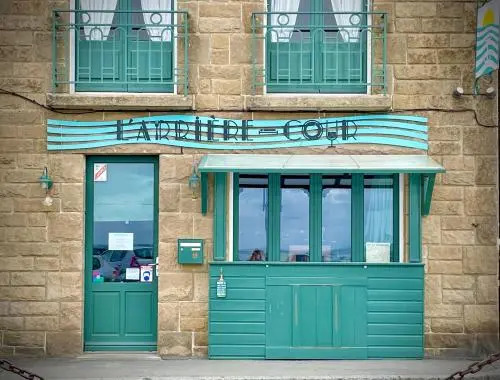 Le Petit Café Larriere Cour