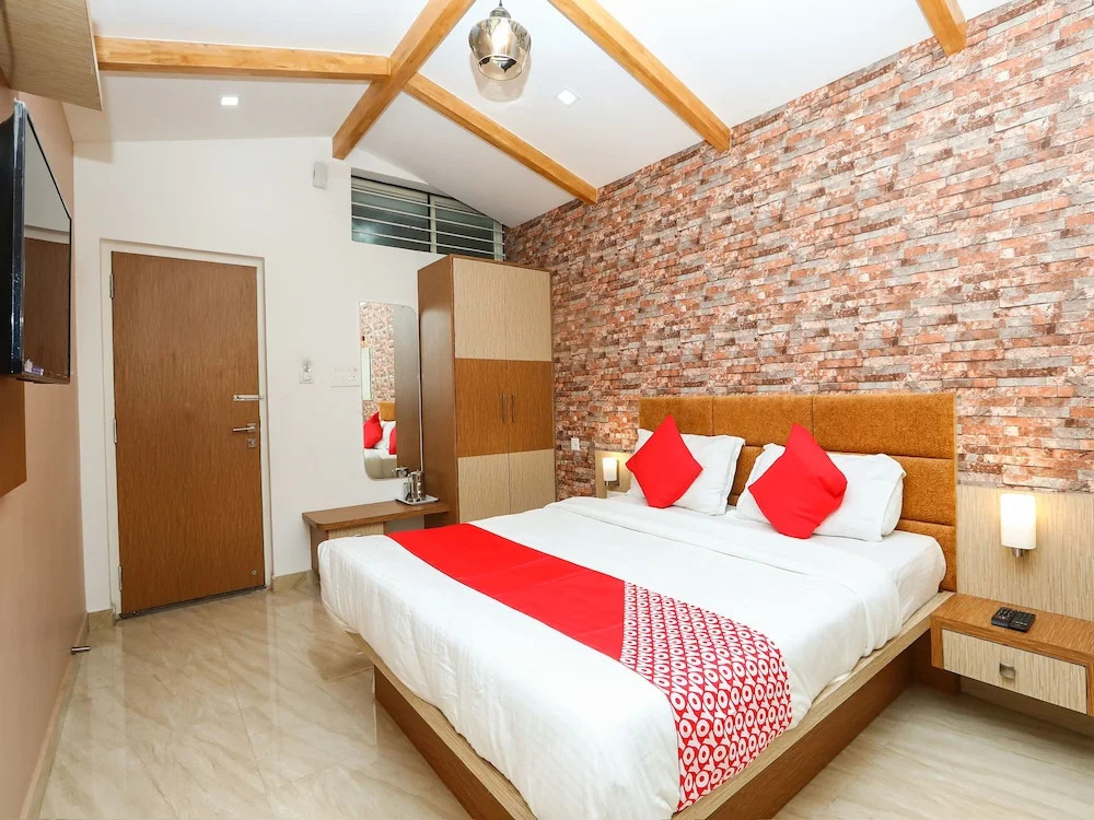 OYO 15843 SJ Residency