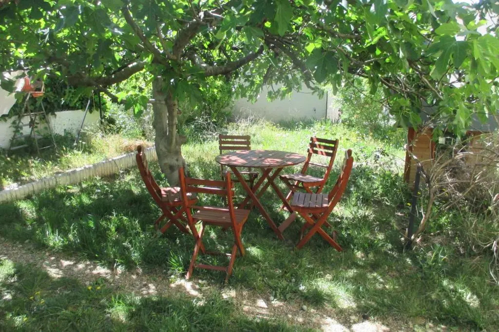 Les Pucines T2 bas de villa