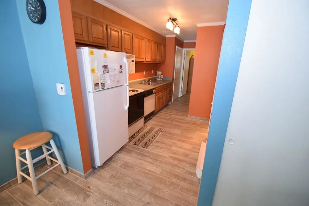 Oceanwalk East 411 1 Br condo by RedAwning