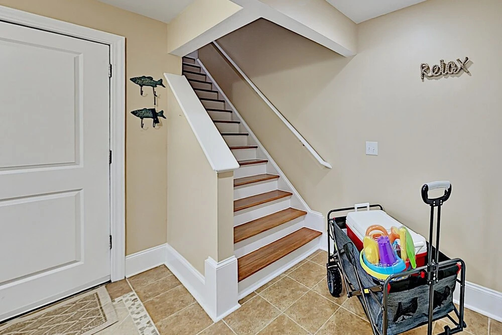 Expansive W/ Elevator - 4 Blocks To Beach 5 Bedroom Condo