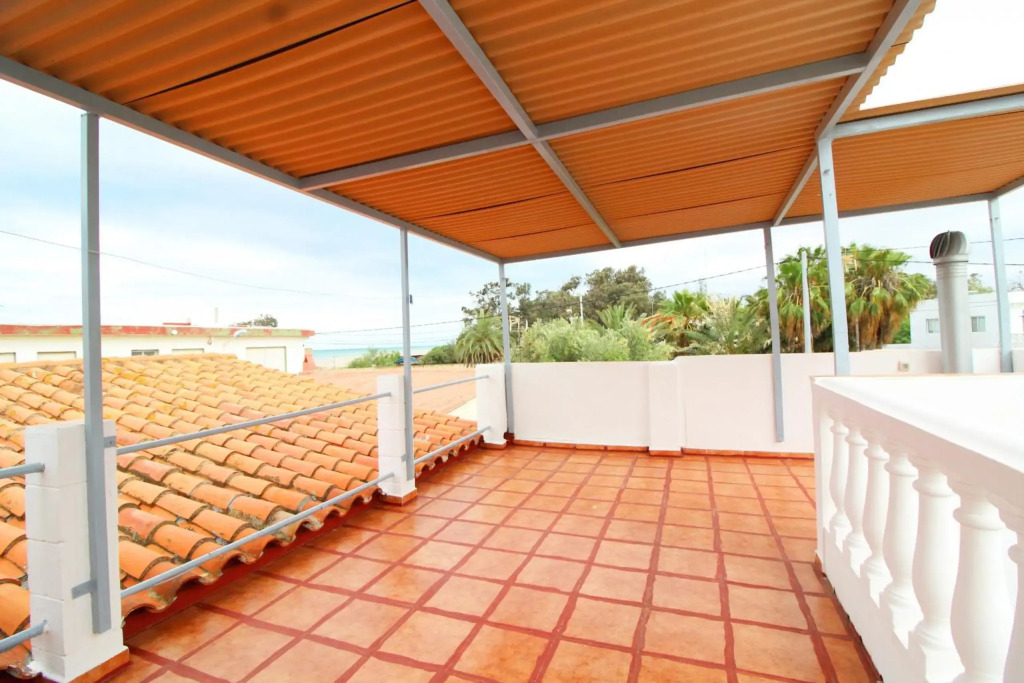Global Properties, Adosado en la playa de Almardá, Sagunto