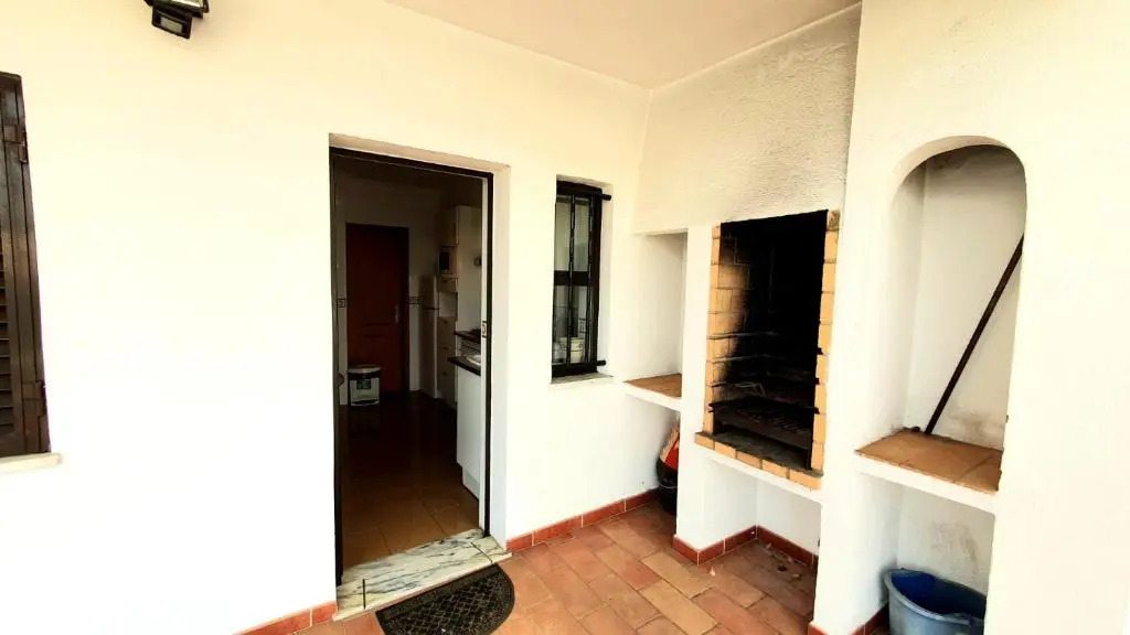 LovelyStay - Alto dos Caliços 2BR House with Garden