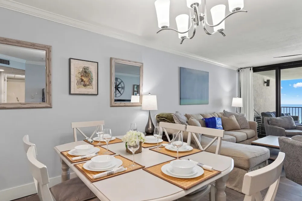 Escape to Beachfront Paradise: 2br/2ba Condo on the Gulf, Sleeps 8