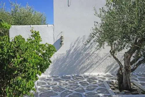 Yiannis Studios