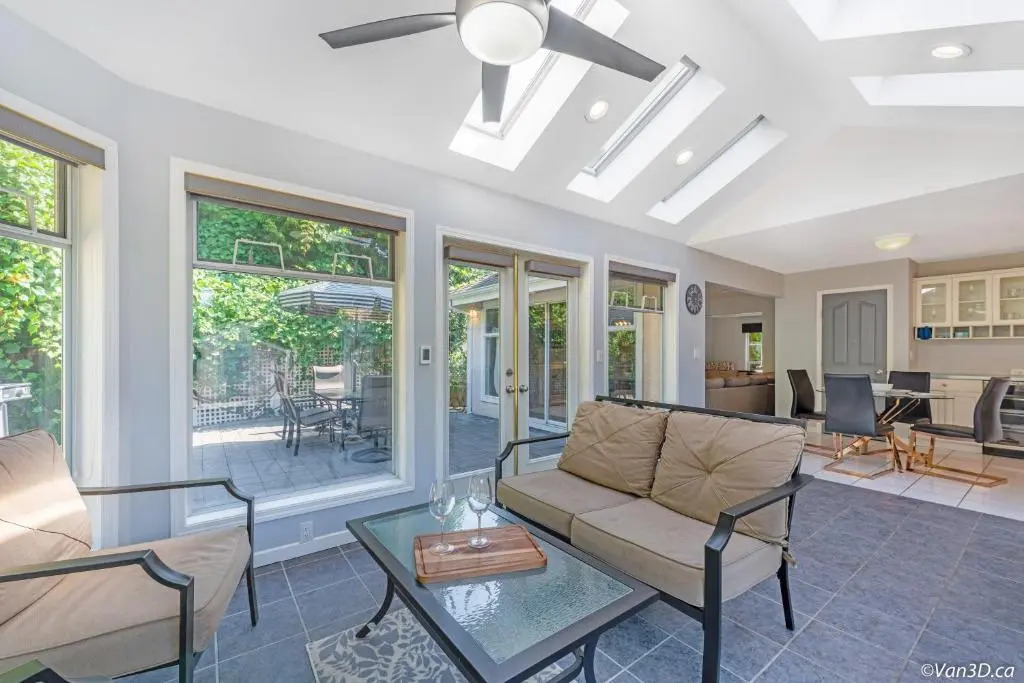 Large vacation home! 3 level 8 beds
