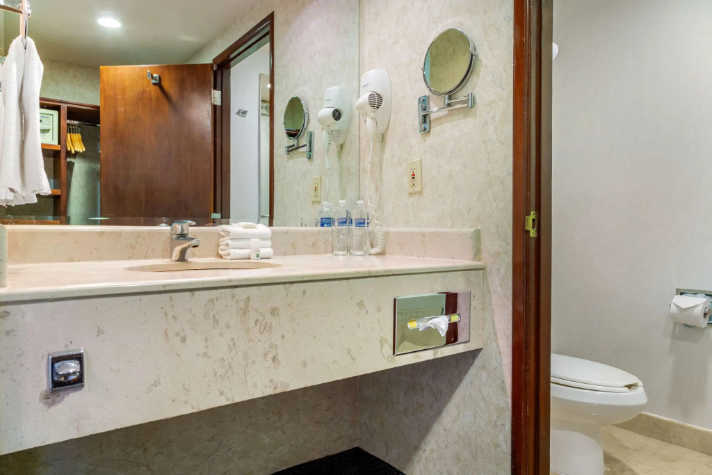 Quality Inn Monterrey La Fe