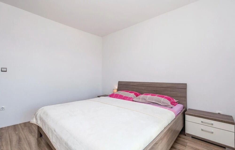 Awesome Home in Povljana With Wifi and 2 Bedrooms