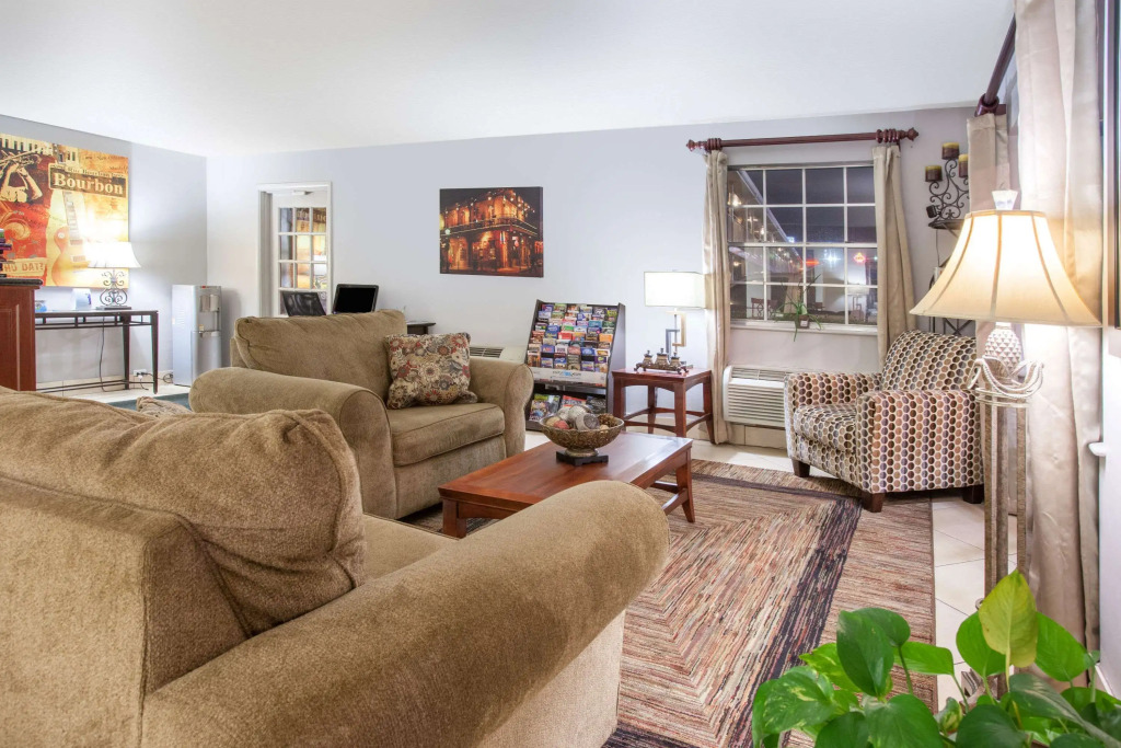 Super 8 by Wyndham West Monroe