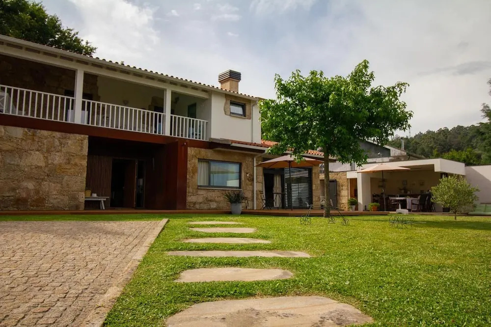 House With 3 Bedrooms in Gondiães, With Wonderful Mountain View, Enclosed Garden and Wifi