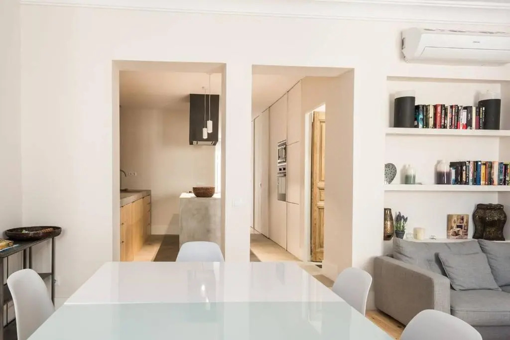 Impressive Apartment in Madrid Center by Batuecas