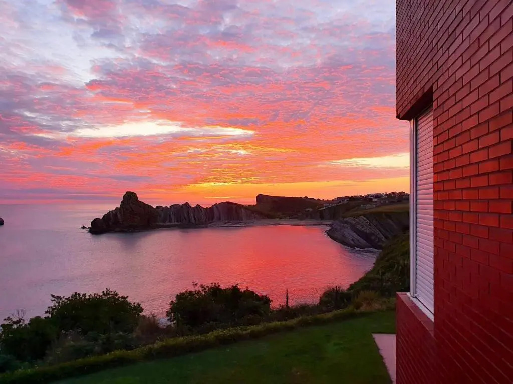 House with 5 bedrooms in Cantabria with wonderful sea view enclosed garden and WiFi 50 m from the beach