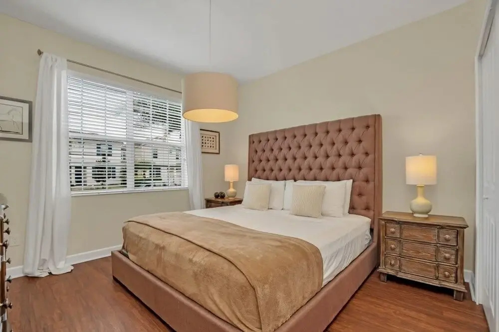 Storey Lake 6 Bedroom Beautiful Hardwood Floors 7 Villa by Redawning