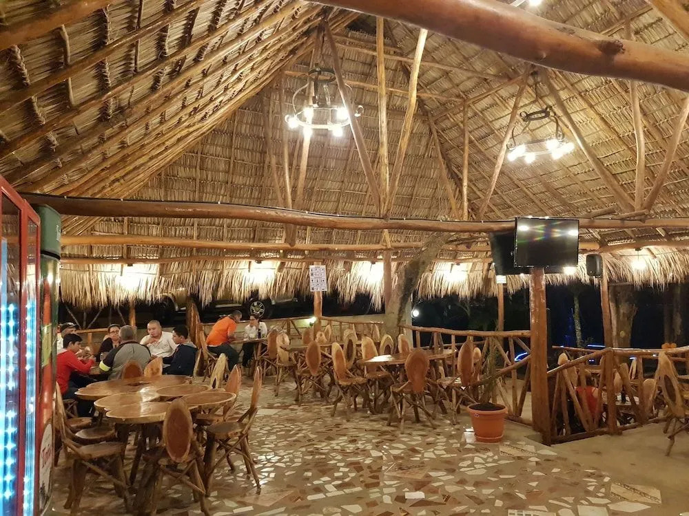 Mr Cowboy hotel y restaurante