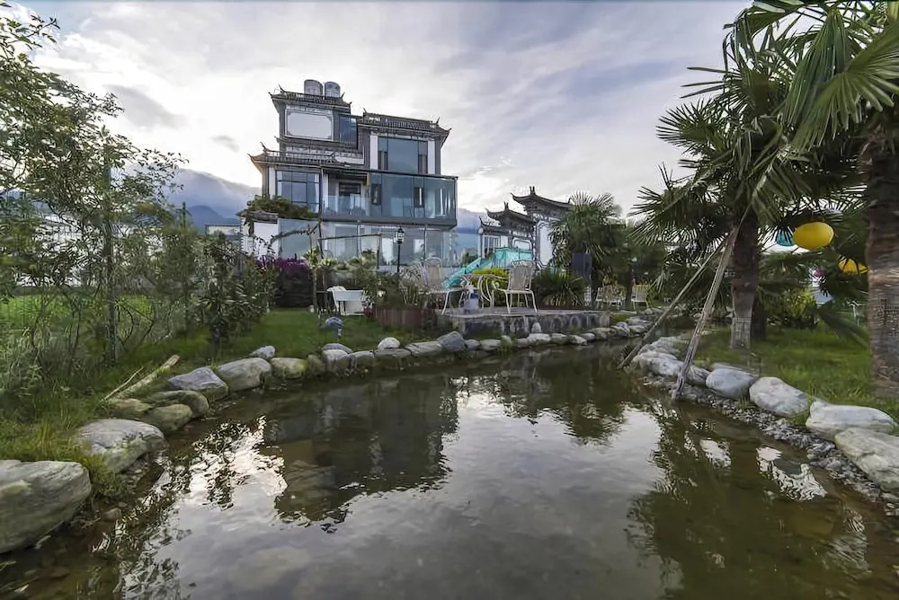 Baicaoyuan Theme Inn