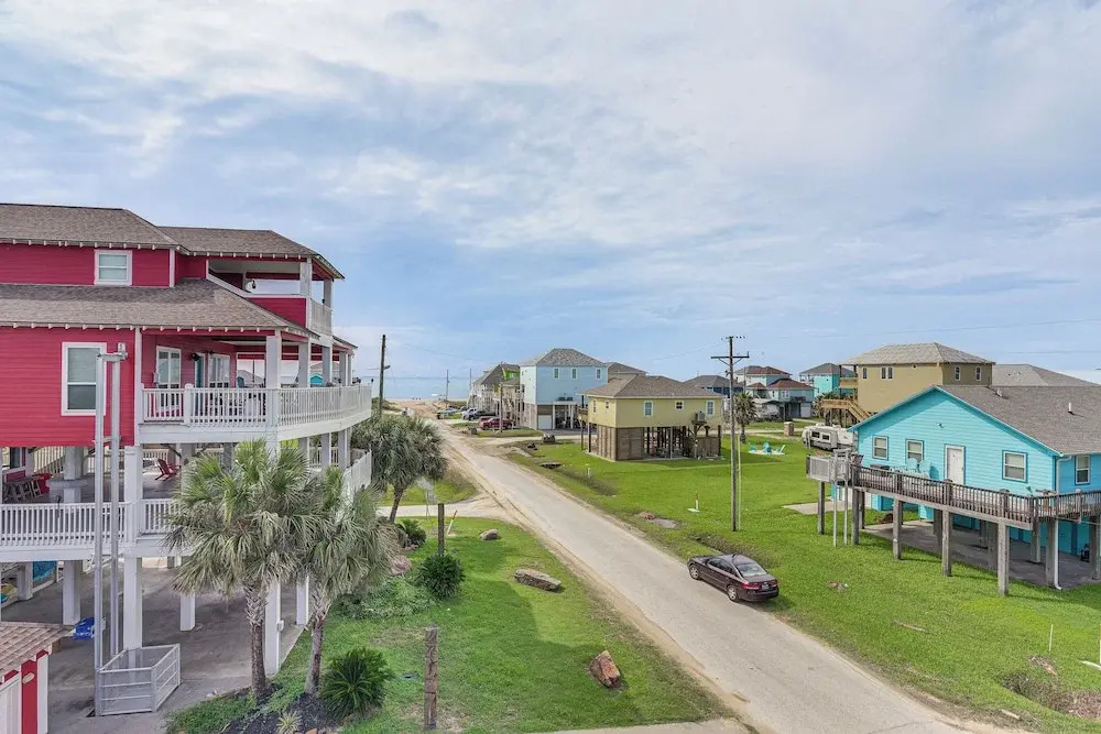 Walk to Gulf: Ocean-view Home in Crystal Beach!