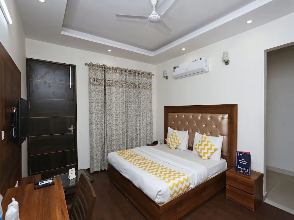 OYO 14482 Live Inn