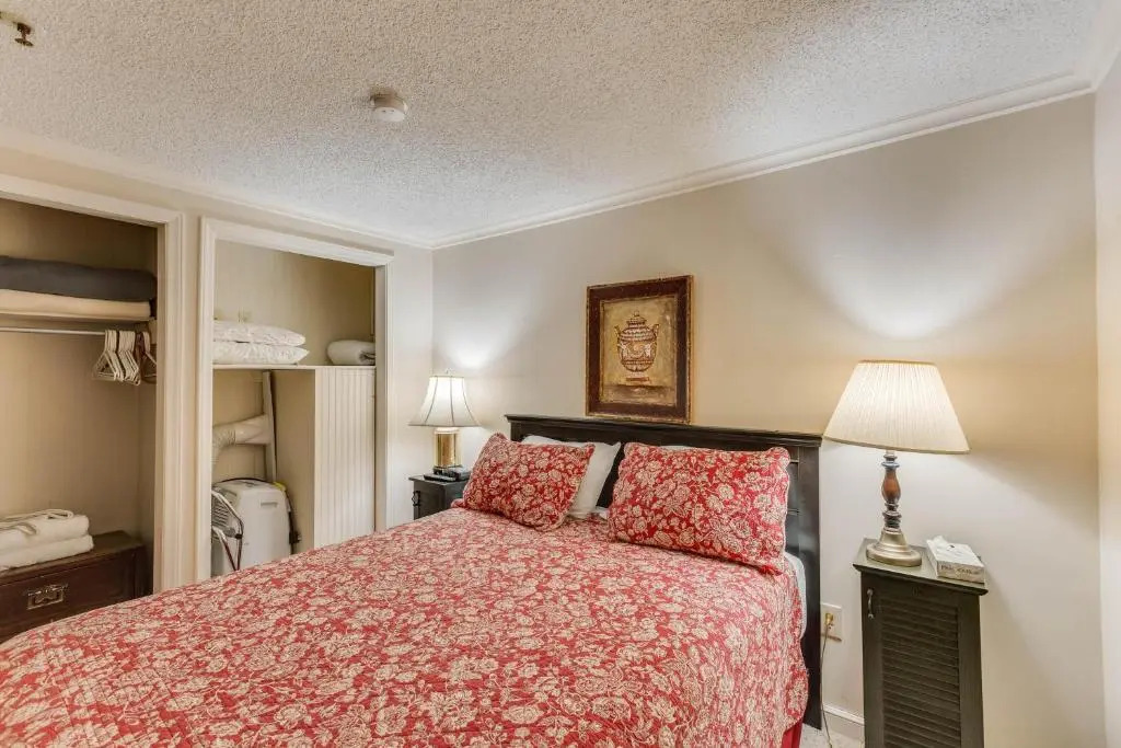 ML 345 Ski-InOut Slope Views Sleeps 6 Steps to Ballhooter
