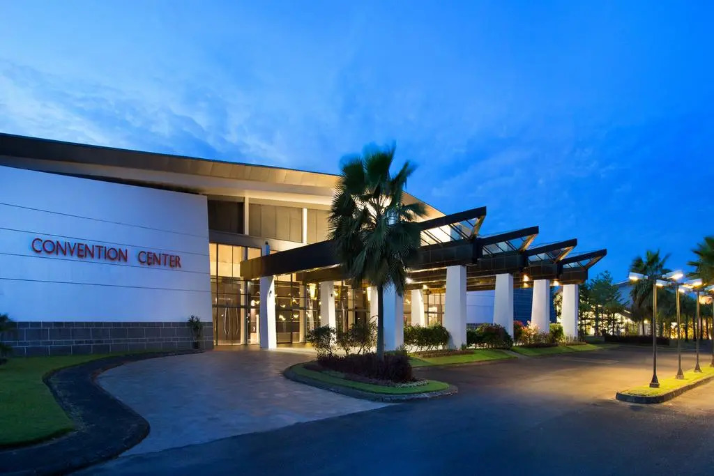 Отель Courtyard by Marriott Manado