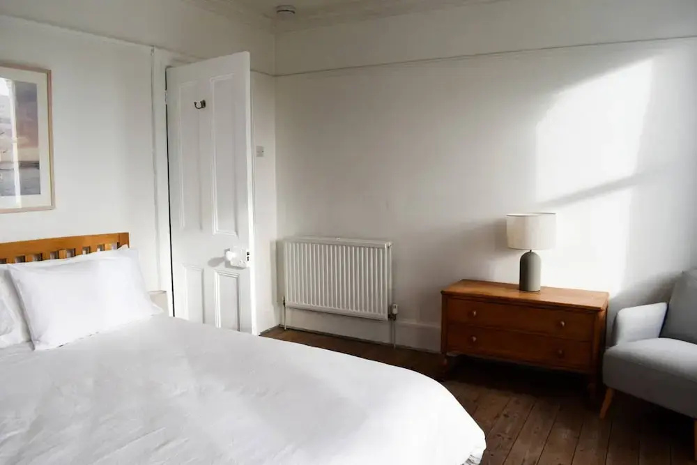 Stylish and Spacious 4 Bedroom Queen's Park House