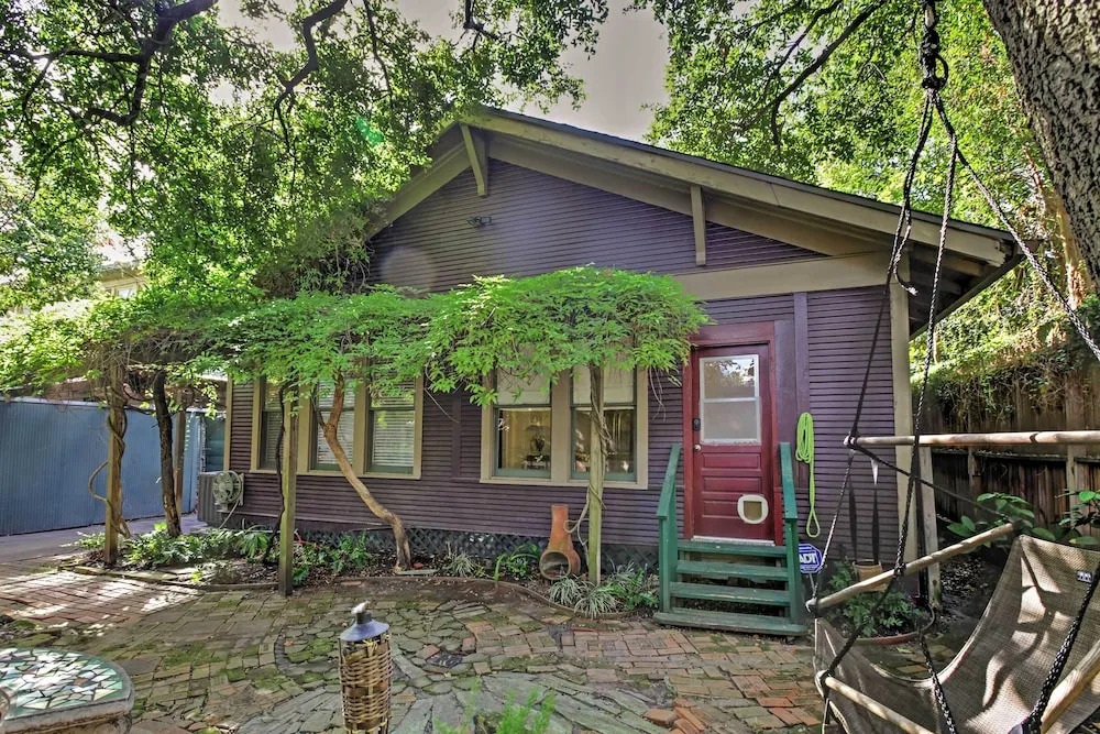 Houston Montrose Home: Walk to Bars & Restaurants!