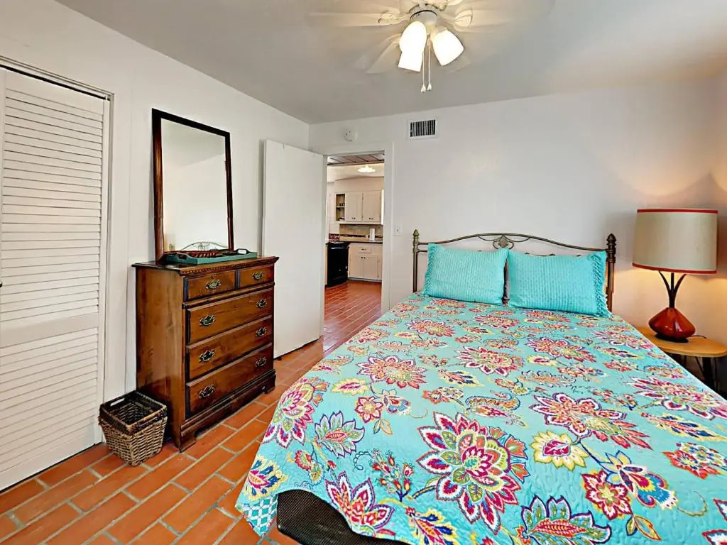 LP11 Beach House on Stilts, Ocean View from Deck, Large Master Suite, Keurig Coffee Maker