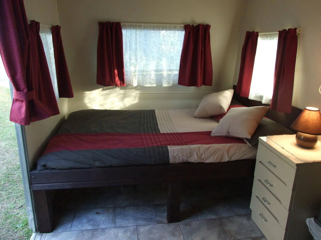 Batemans Bay Holiday Park & Hostel