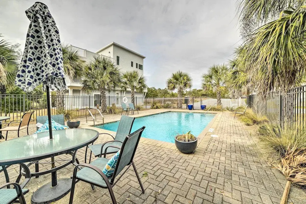 Beach Retreat w/ Rooftop Deck, Walk to Beach!
