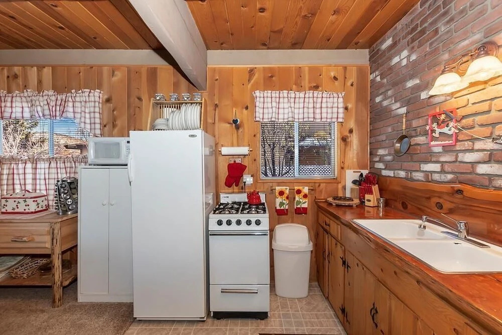 044 - Lazy Bear Chalet