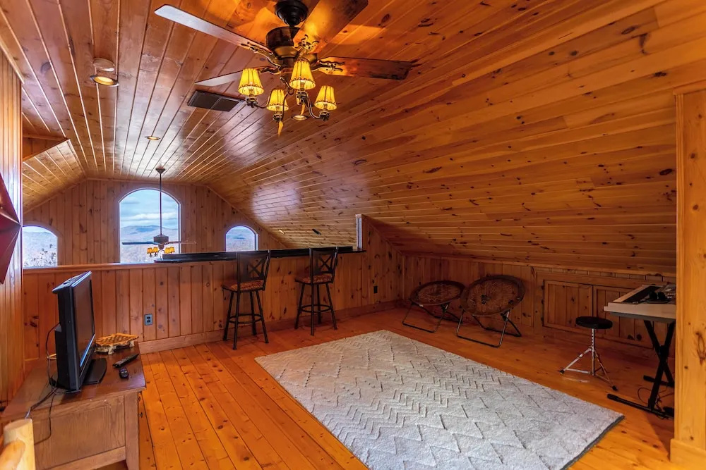 Faraway Skies Hot Tub, Total Privacy, 20 Mins to Boone