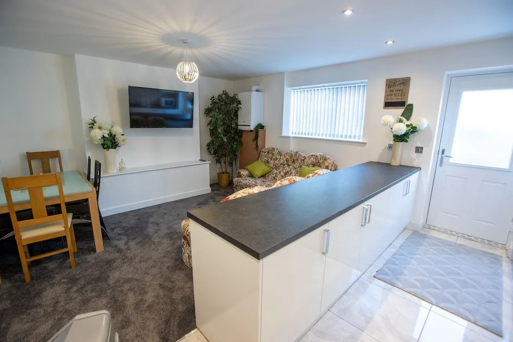 Fantastic Bradford Townhouse 6 bedrooms