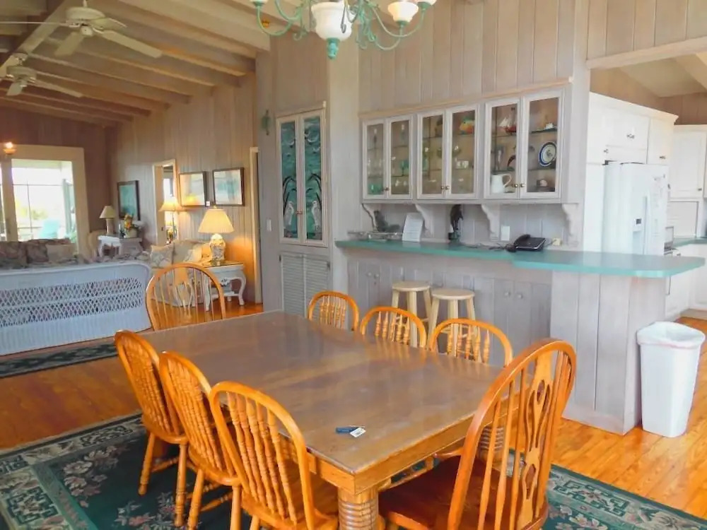 Johnsons Point of View - 4 Br Home
