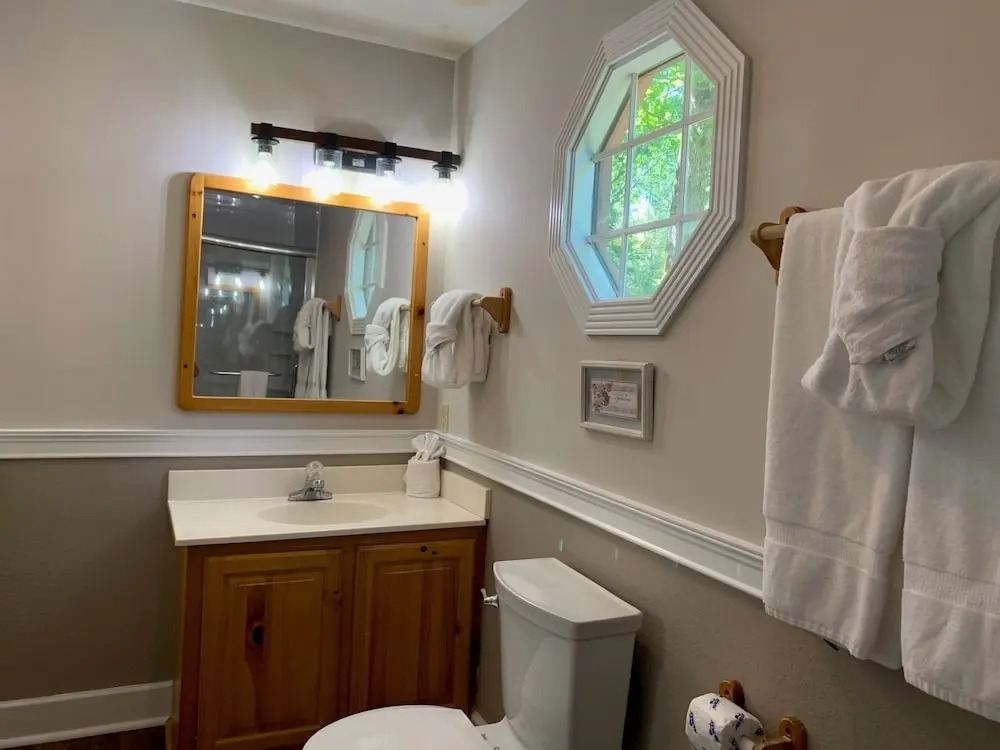 ER316- Black Bear Hideaway Great location- Close to town cabin