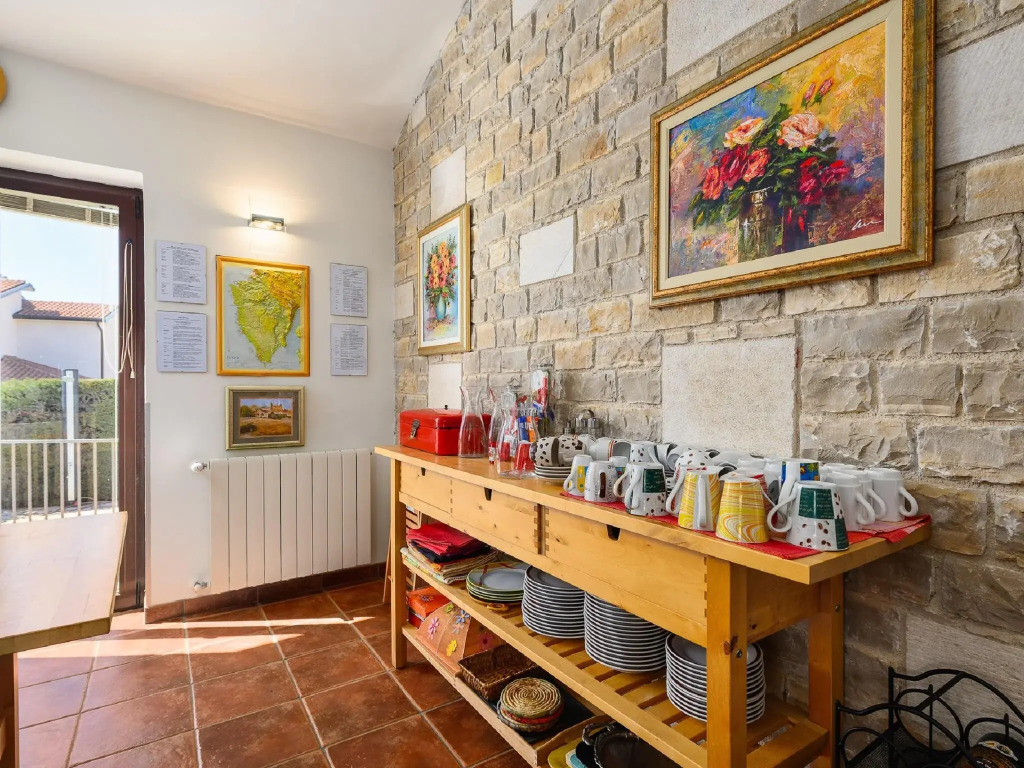 Large villa with private swimming pool and enclosed garden