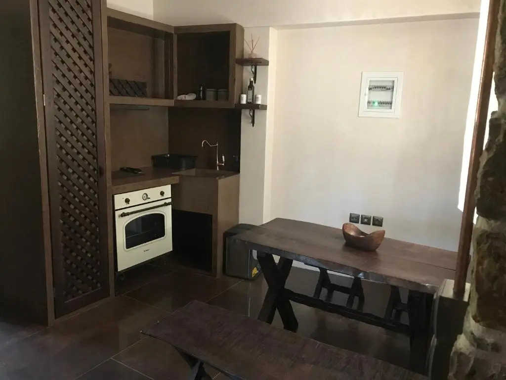 SAMOS MARIAs STONE HOUSE 1