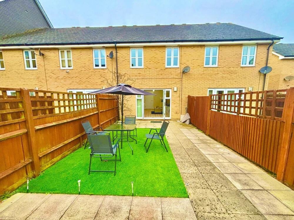 Remarkable 3-bed House in Reading