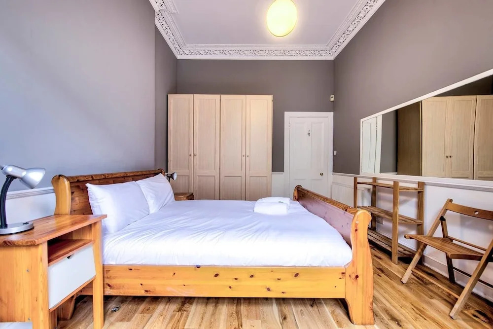 Intriguing 4-bedroom Main Door Apt Near Old Town