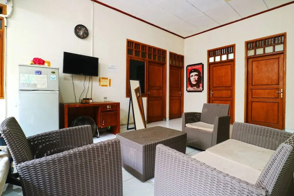 Premium Senen Guesthouse - Female Only