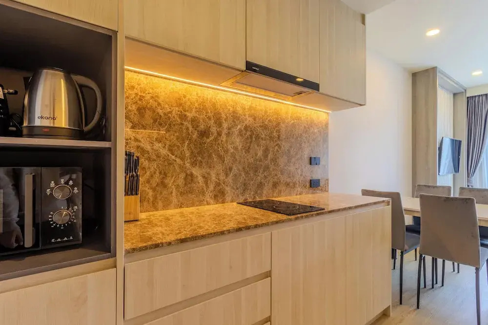 Prime Location 1BR Near Beach Club C240
