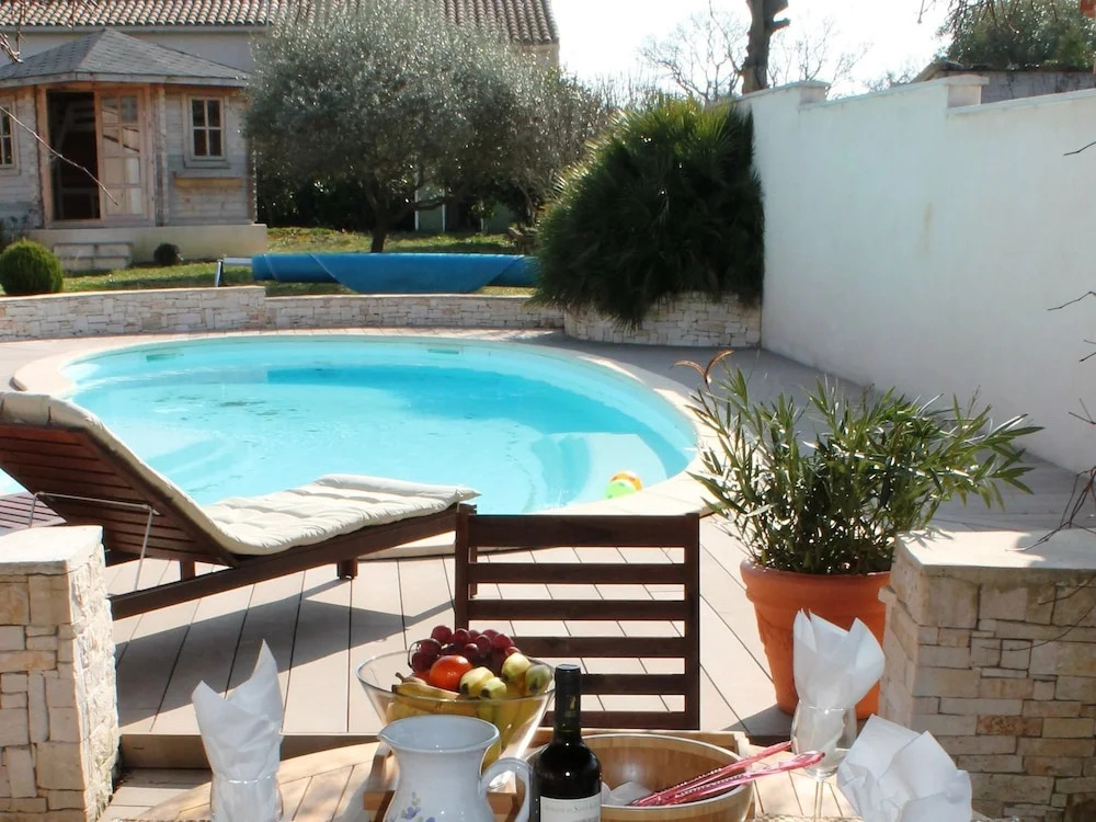 Villa in Languedoc with Pool near Historic Cities