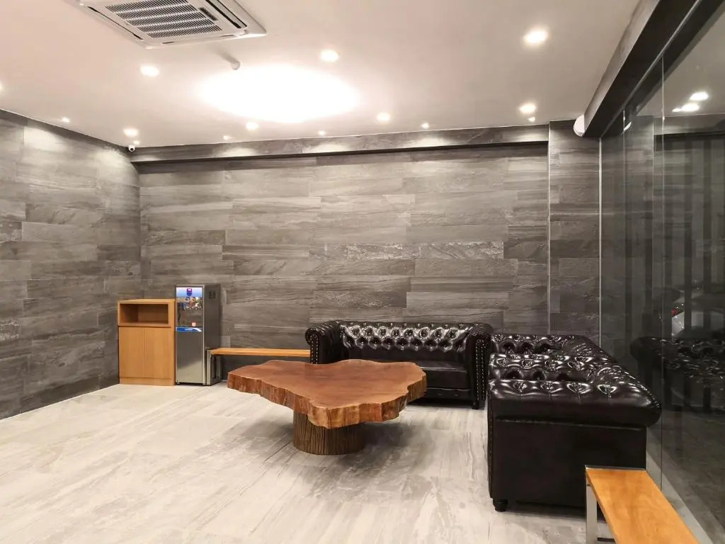 Frame Hotel