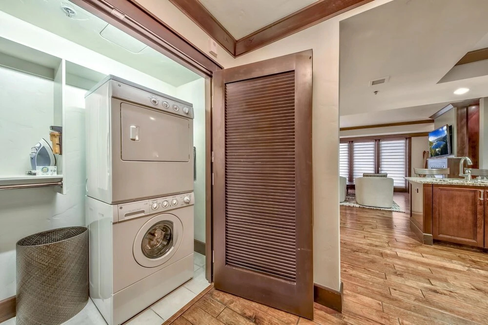 2 Bedoom  With Amazing Balcony Views 2 Bedroom Condo by RedAwning