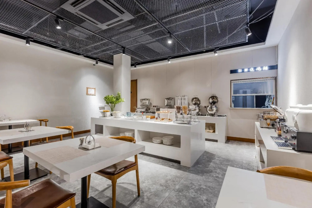 Home Inn Plus Shanghai Caoyang Meiling North Road Metro Station