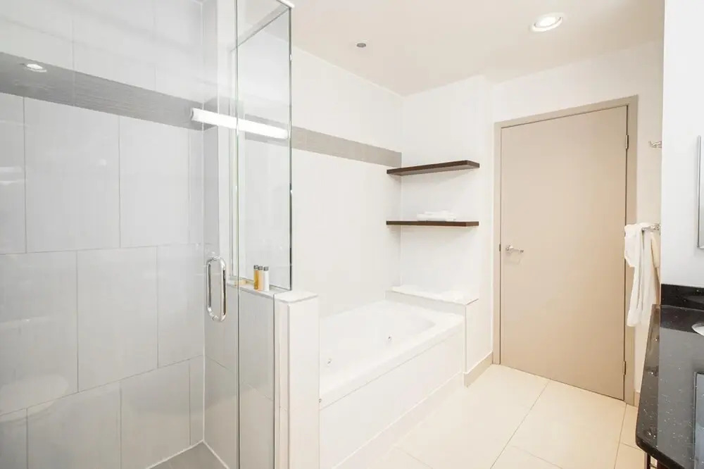 Luxurious 1bdrm Apartment With Parking and Wi-fi