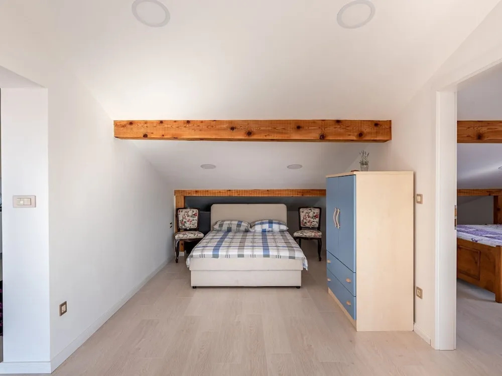 Plush Apartment in Rijeka with Hot Tub near Sea